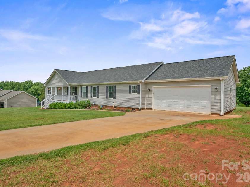 308 Laurel Ridge Drive, Lincolnton, NC 28092.  MLS# CAR4375316, YatesRealty ID 20765. 