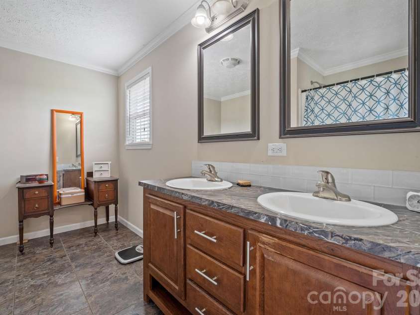 308 Laurel Ridge Drive, Lincolnton, NC 28092.  MLS# CAR4375316, YatesRealty ID 20765. 