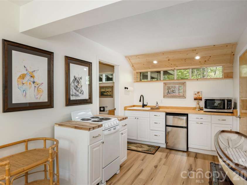 139 Panther Gap Road, Brevard, NC 28712.  MLS# CAR4373521, YatesRealty ID 20767. 