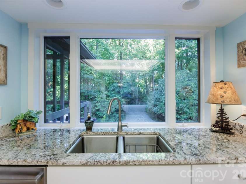139 Panther Gap Road, Brevard, NC 28712.  MLS# CAR4429065, YatesRealty ID 20767. 