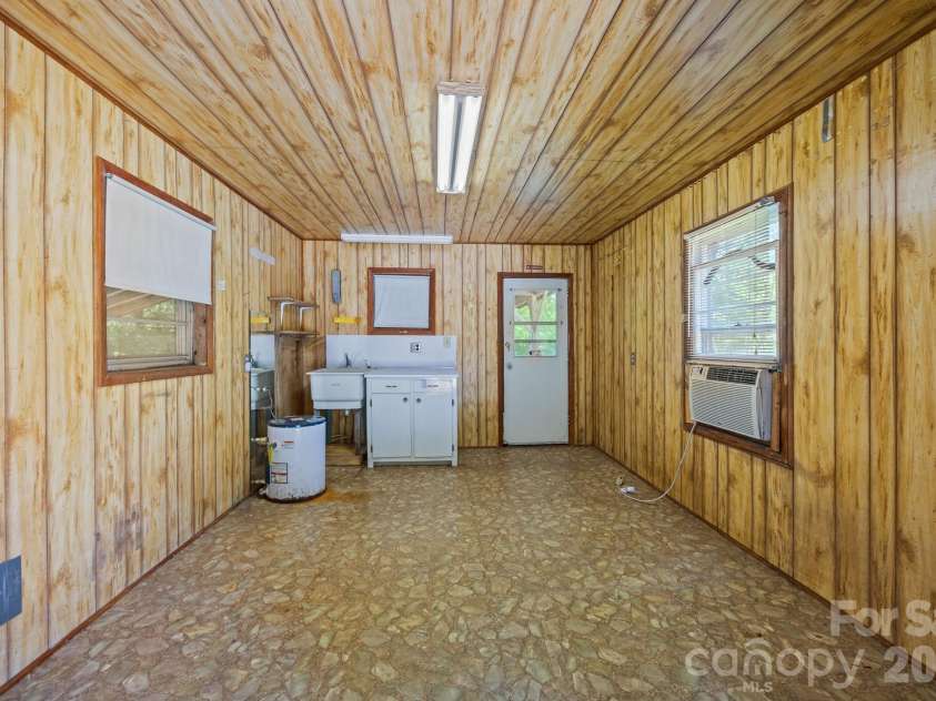 4000 Mount Pleasant Road, Sherrills Ford, NC 28673.  MLS# CAR4372224, YatesRealty ID 20769. 2nd building would make a great office or studio