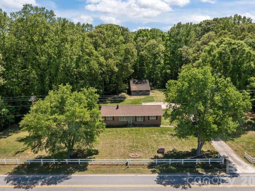 4000 Mount Pleasant Road, Sherrills Ford, NC 28673.  MLS# CAR4372224, YatesRealty ID 20769. 