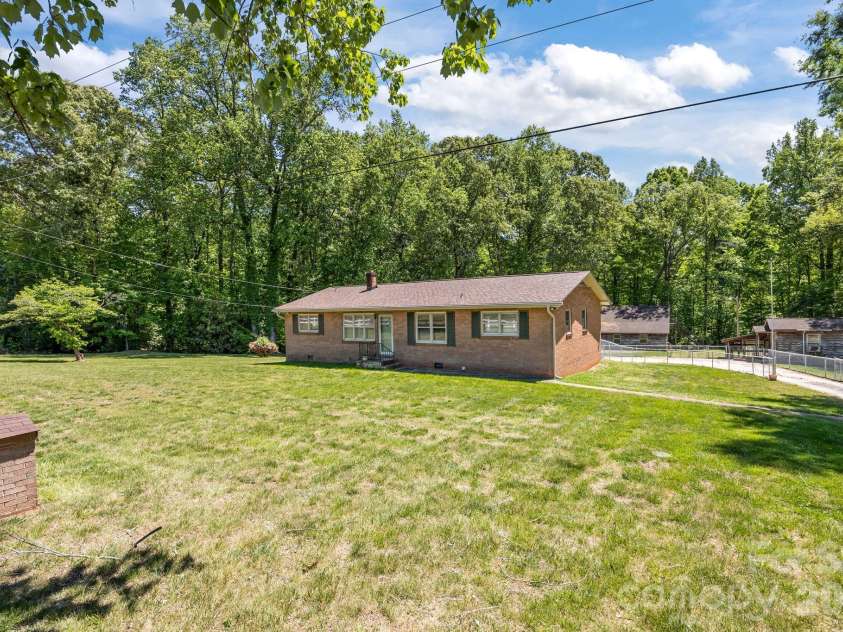 4000 Mount Pleasant Road, Sherrills Ford, NC 28673.  MLS# CAR4372224, YatesRealty ID 20769. 
