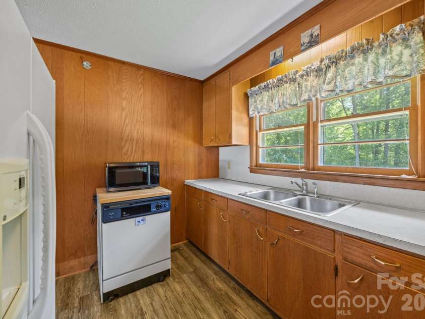 4000 Mount Pleasant Road, Sherrills Ford, NC 28673.  MLS# CAR4372224, YatesRealty ID 20769. 