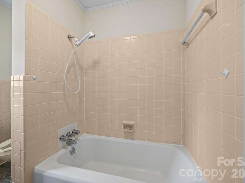 4000 Mount Pleasant Road, Sherrills Ford, NC 28673.  MLS# CAR4372224, YatesRealty ID 20769. 