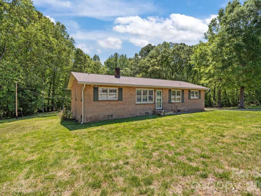 4000 Mount Pleasant Road, Sherrills Ford, NC 28673.  MLS# CAR4372224, YatesRealty ID 20769. 