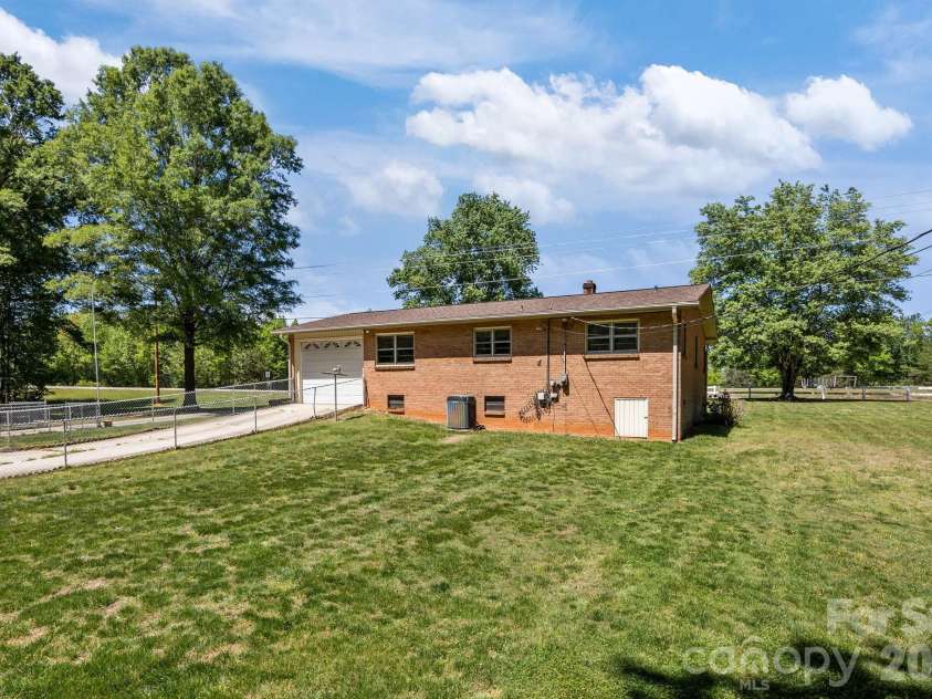 4000 Mount Pleasant Road, Sherrills Ford, NC 28673.  MLS# CAR4372224, YatesRealty ID 20769. 