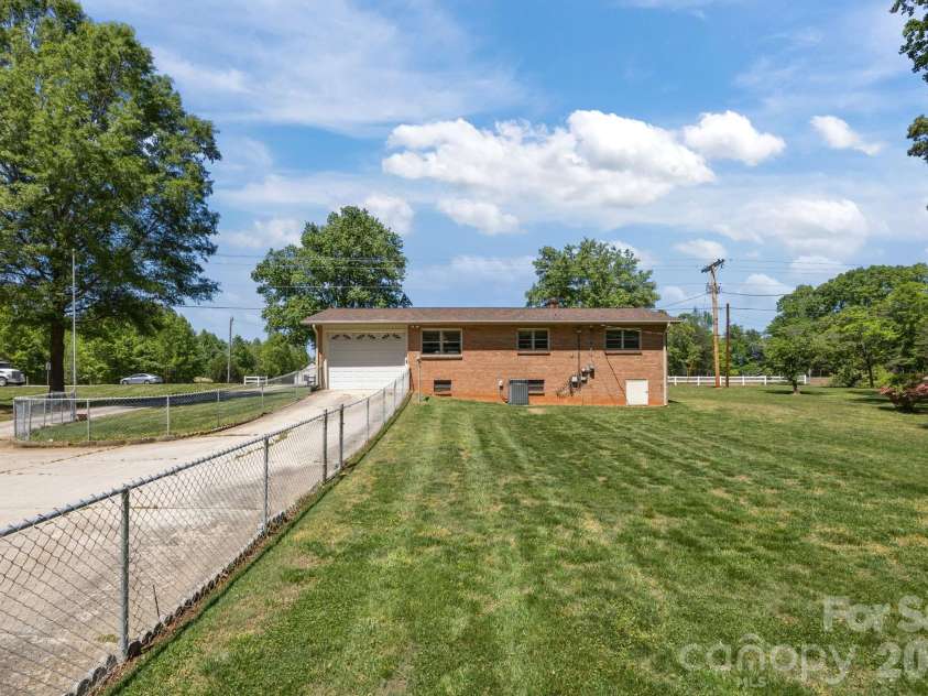 4000 Mount Pleasant Road, Sherrills Ford, NC 28673.  MLS# CAR4372224, YatesRealty ID 20769. 