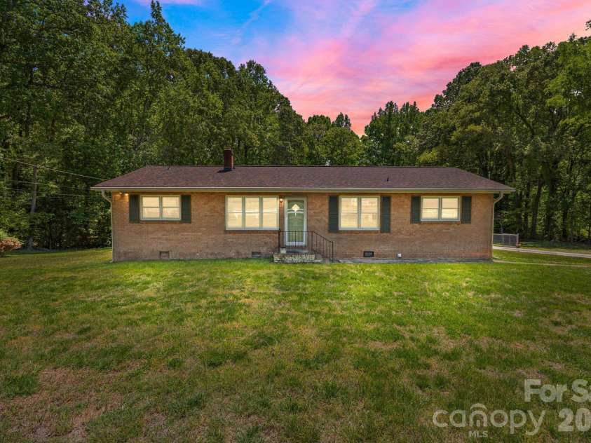 4000 Mount Pleasant Road, Sherrills Ford, NC 28673.  MLS# CAR4372224, YatesRealty ID 20769. Welcome Home!