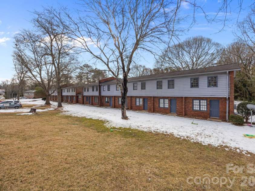 386 17th Avenue, Hickory, NC 28601.  MLS# CAR4346637, YatesRealty ID 2077. 