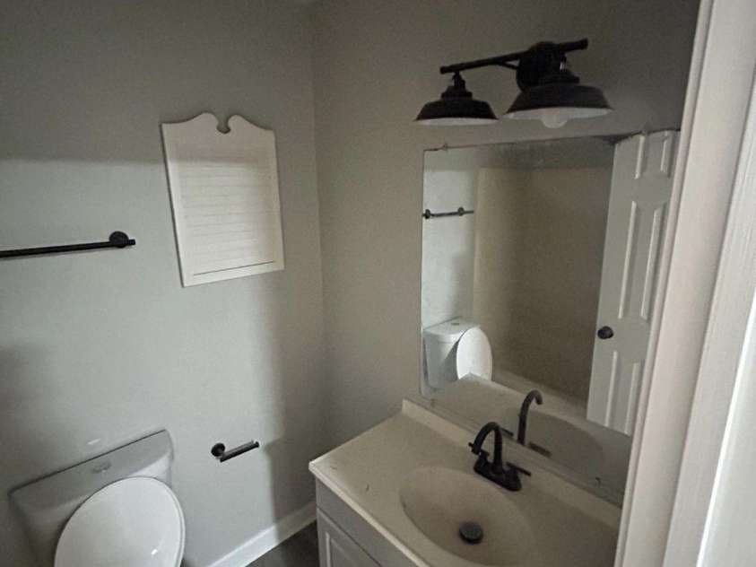 386 17th Avenue, Hickory, NC 28601.  MLS# CAR4346637, YatesRealty ID 2077. 