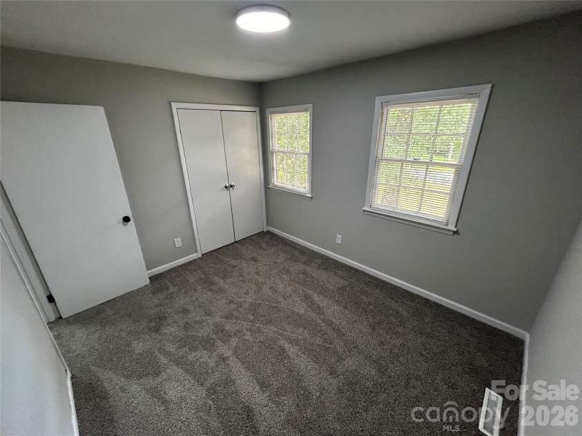 386 17th Avenue, Hickory, NC 28601.  MLS# CAR4346637, YatesRealty ID 2077. 