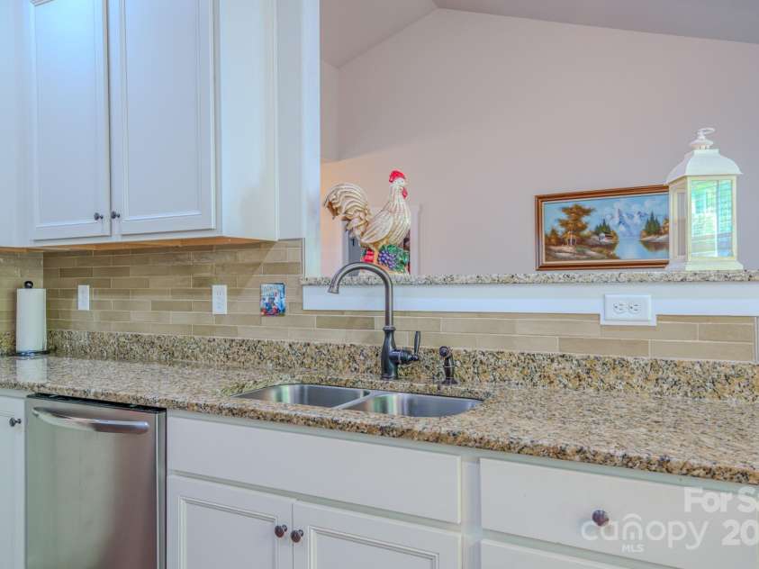 153 Water Leaf Drive, Weaverville, NC 28787.  MLS# CAR4260555, YatesRealty ID 20771. New Kitchen Backsplash