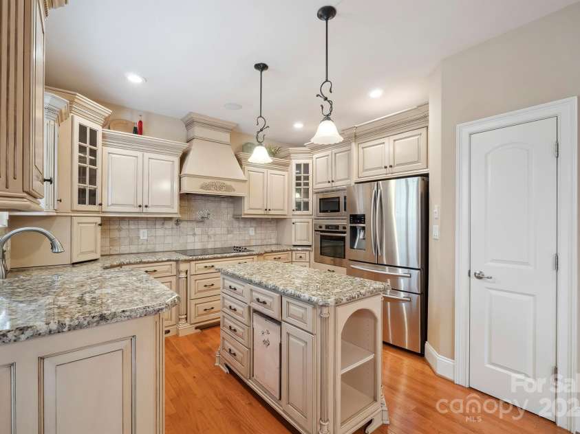 100 Woodwinds Drive, Mount Holly, NC 28120.  MLS# CAR4261214, YatesRealty ID 20775. Kitchen