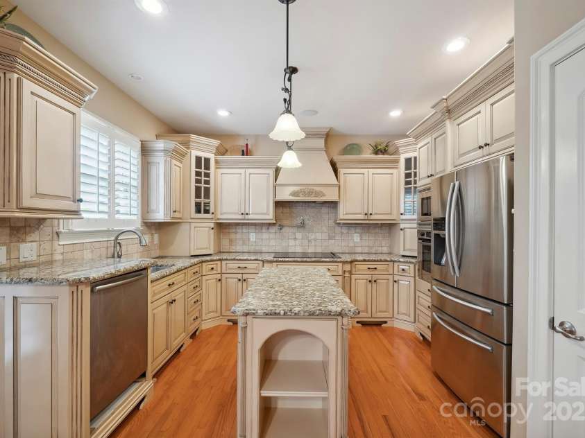 100 Woodwinds Drive, Mount Holly, NC 28120.  MLS# CAR4261214, YatesRealty ID 20775. Kitchen