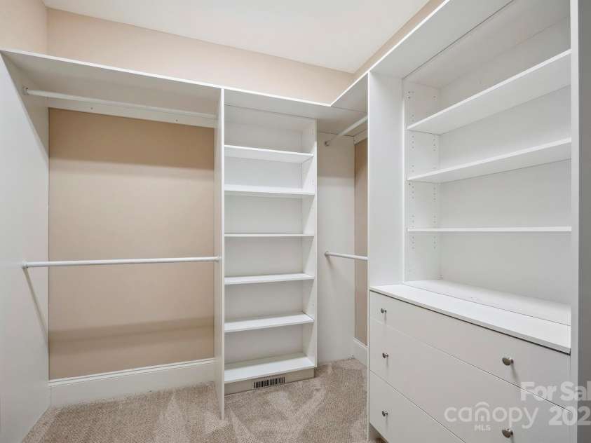 100 Woodwinds Drive, Mount Holly, NC 28120.  MLS# CAR4261214, YatesRealty ID 20775. Primary Walk-in Closet