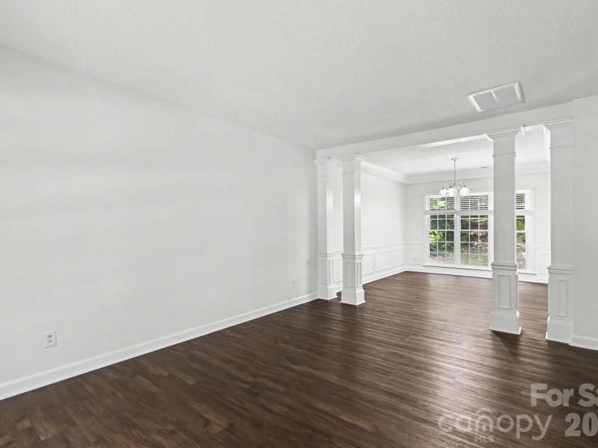 5802 Swanston Drive, Charlotte, NC 28269.  MLS# CAR4378873, YatesRealty ID 20777. 