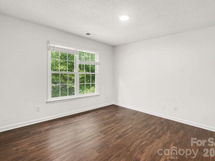 5802 Swanston Drive, Charlotte, NC 28269.  MLS# CAR4378873, YatesRealty ID 20777. 