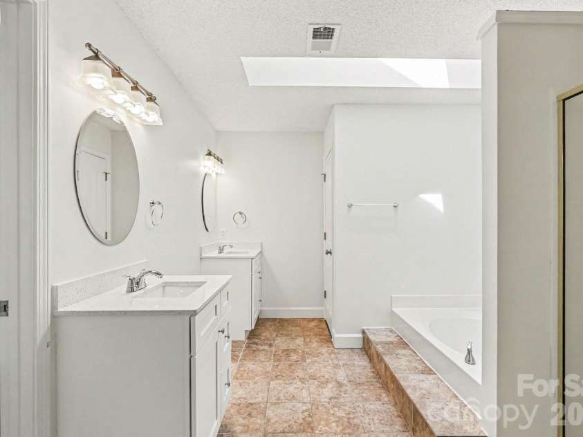 5802 Swanston Drive, Charlotte, NC 28269.  MLS# CAR4378873, YatesRealty ID 20777. 