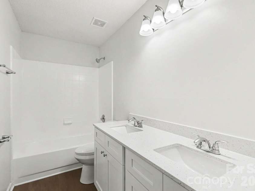 5802 Swanston Drive, Charlotte, NC 28269.  MLS# CAR4378873, YatesRealty ID 20777. 