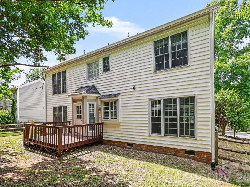 5802 Swanston Drive, Charlotte, NC 28269.  MLS# CAR4378873, YatesRealty ID 20777. 