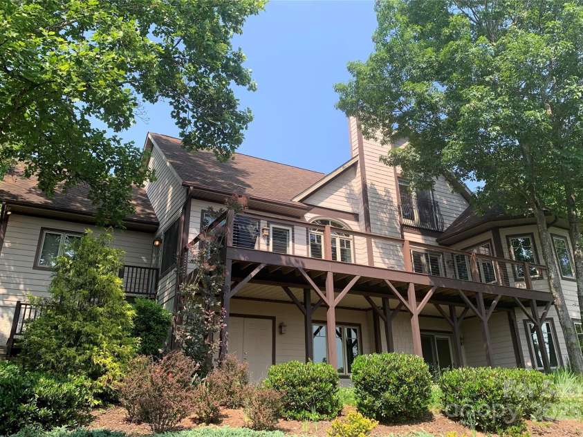 142 Twin Courts Drive, Weaverville, NC 28787.  MLS# CAR4222698, YatesRealty ID 20779. 