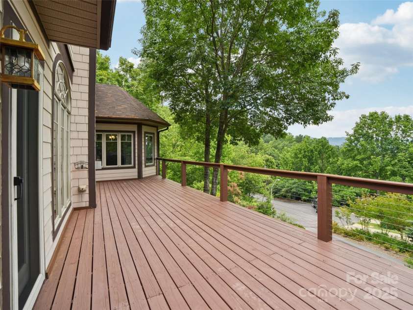 142 Twin Courts Drive, Weaverville, NC 28787.  MLS# CAR4222698, YatesRealty ID 20779. 