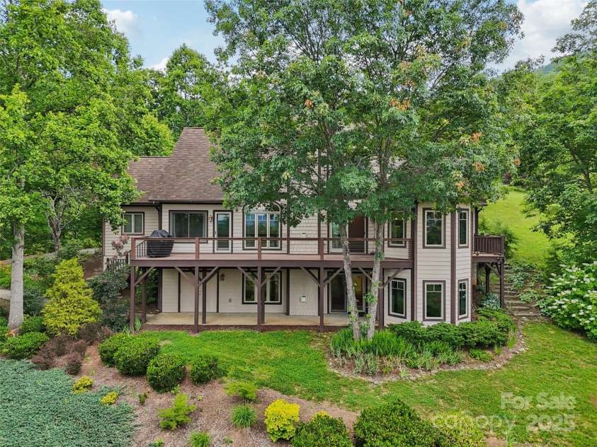 142 Twin Courts Drive, Weaverville, NC 28787.  MLS# CAR4222698, YatesRealty ID 20779. 