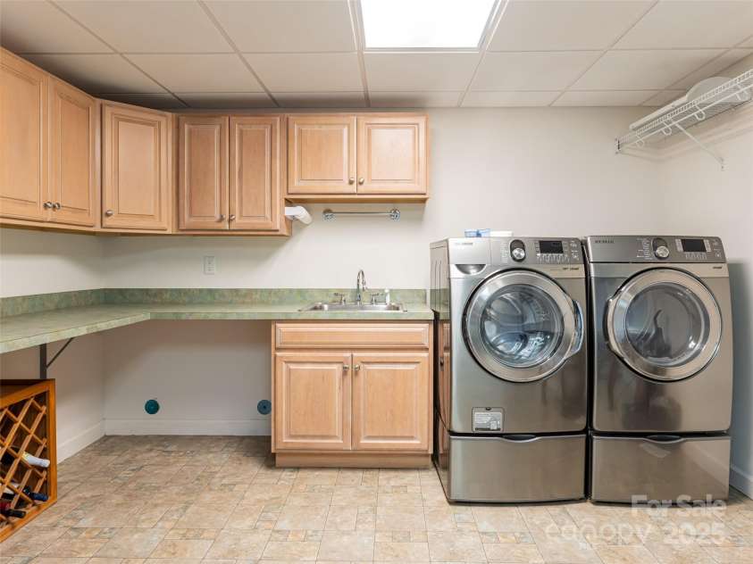 142 Twin Courts Drive, Weaverville, NC 28787.  MLS# CAR4222698, YatesRealty ID 20779. Laundry/exercise room