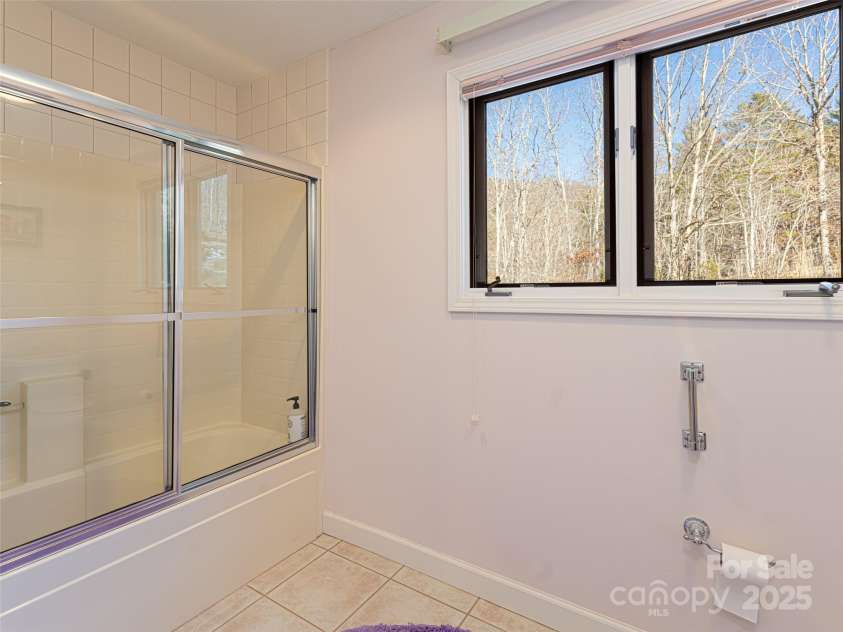 142 Twin Courts Drive, Weaverville, NC 28787.  MLS# CAR4222698, YatesRealty ID 20779. Shower/tub combo