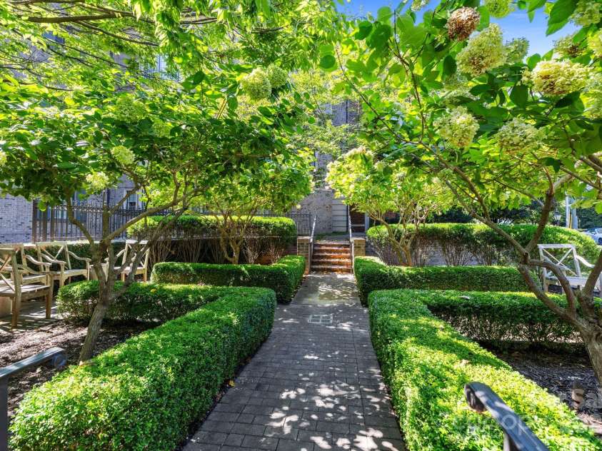 168 Cherokee Road, Charlotte, NC 28207.  MLS# CAR4300844, YatesRealty ID 2078. 