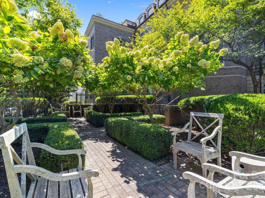 168 Cherokee Road, Charlotte, NC 28207.  MLS# CAR4300844, YatesRealty ID 2078. 