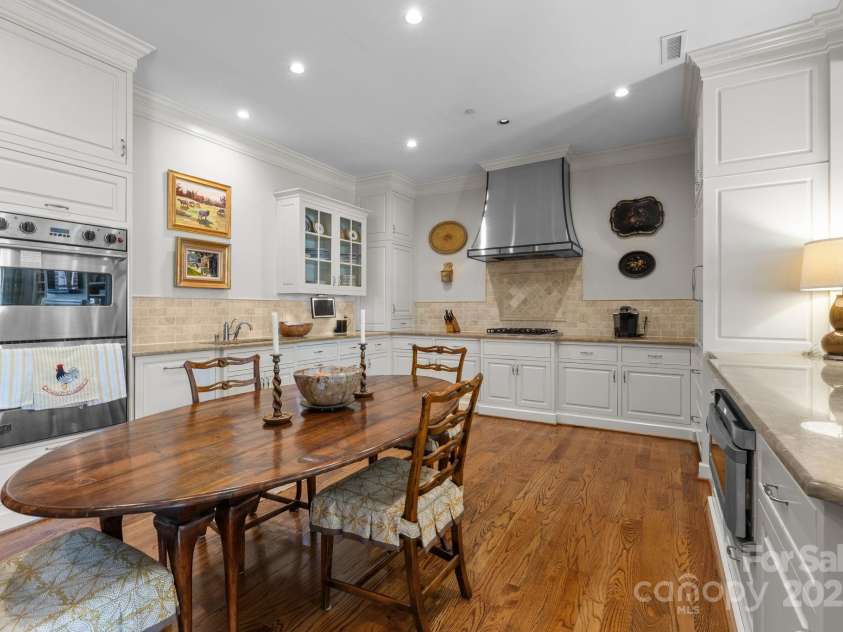 168 Cherokee Road, Charlotte, NC 28207.  MLS# CAR4300844, YatesRealty ID 2078. 