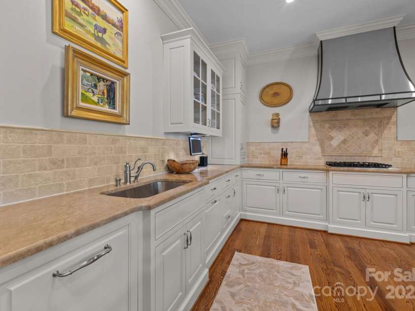 168 Cherokee Road, Charlotte, NC 28207.  MLS# CAR4300844, YatesRealty ID 2078. 