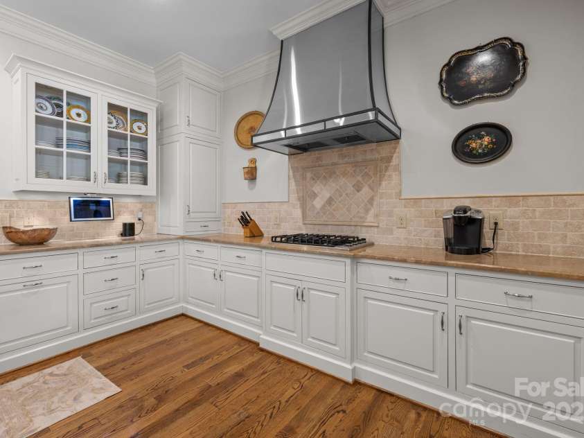 168 Cherokee Road, Charlotte, NC 28207.  MLS# CAR4300844, YatesRealty ID 2078. 