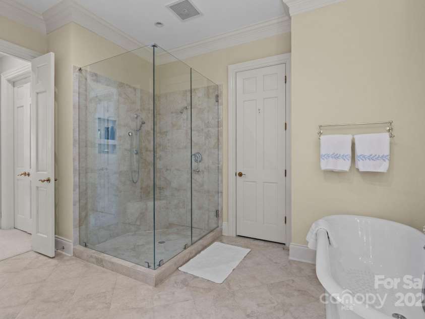 168 Cherokee Road, Charlotte, NC 28207.  MLS# CAR4300844, YatesRealty ID 2078. 