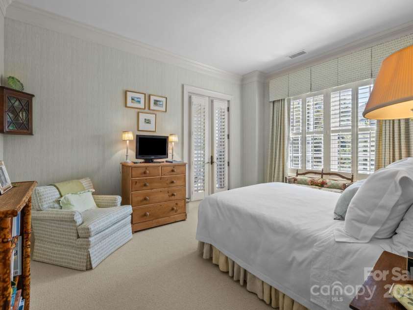 168 Cherokee Road, Charlotte, NC 28207.  MLS# CAR4300844, YatesRealty ID 2078. 