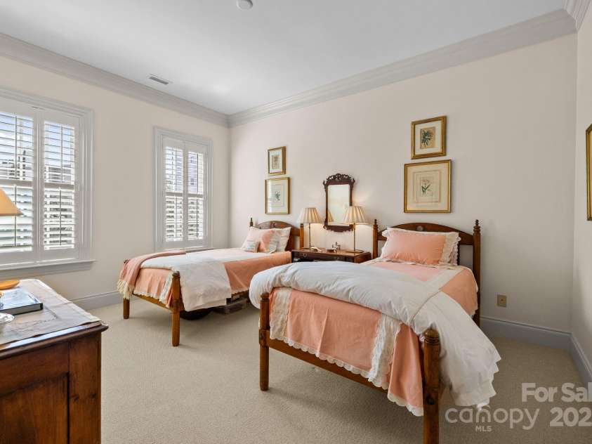 168 Cherokee Road, Charlotte, NC 28207.  MLS# CAR4300844, YatesRealty ID 2078. 