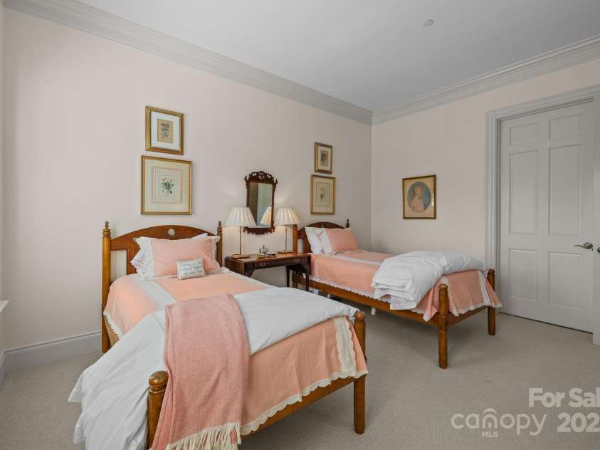 168 Cherokee Road, Charlotte, NC 28207.  MLS# CAR4300844, YatesRealty ID 2078. 