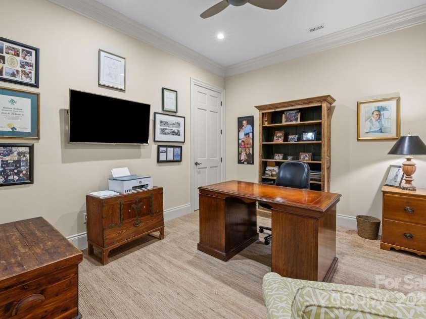 168 Cherokee Road, Charlotte, NC 28207.  MLS# CAR4300844, YatesRealty ID 2078. 