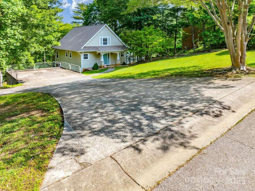 333 Lentz Landing Lane, Nebo, NC 28761.  MLS# CAR4262676, YatesRealty ID 20783. 