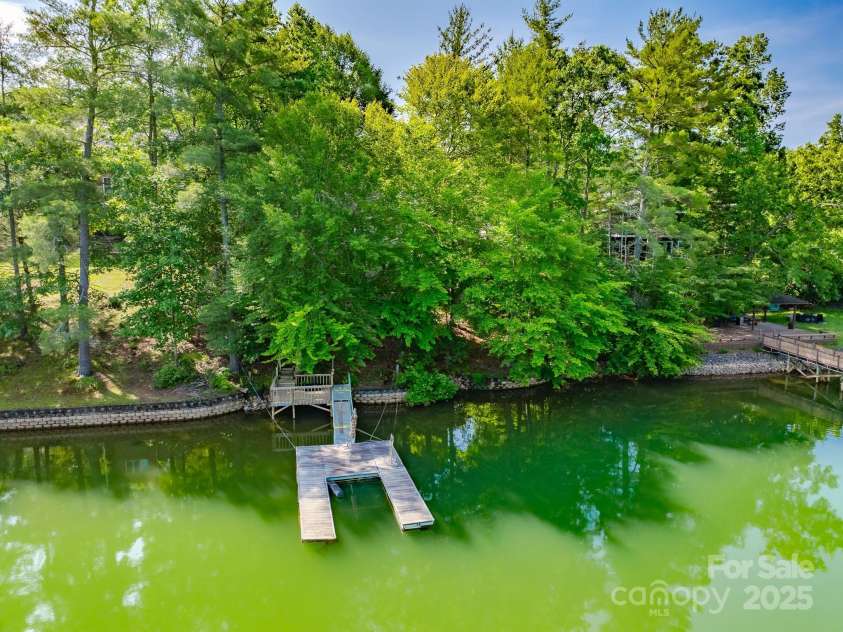 333 Lentz Landing Lane, Nebo, NC 28761.  MLS# CAR4262676, YatesRealty ID 20783. 