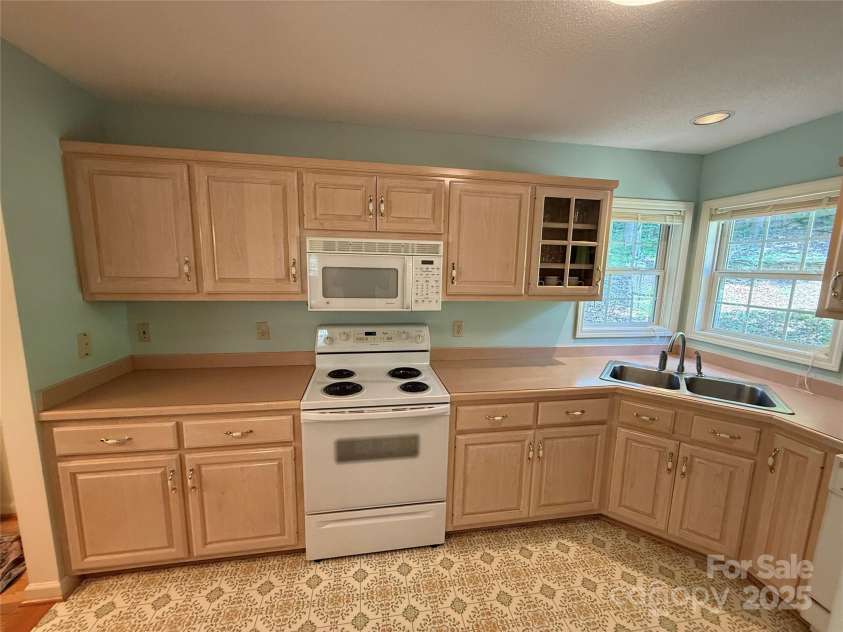 333 Lentz Landing Lane, Nebo, NC 28761.  MLS# CAR4262676, YatesRealty ID 20783. 