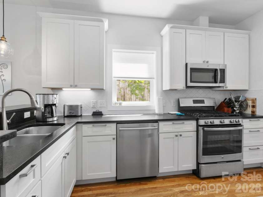 46 Rumbough Place, Asheville, NC 28806.  MLS# CAR4368330, YatesRealty ID 20783. 