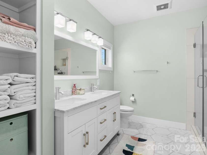 46 Rumbough Place, Asheville, NC 28806.  MLS# CAR4368330, YatesRealty ID 20783. 