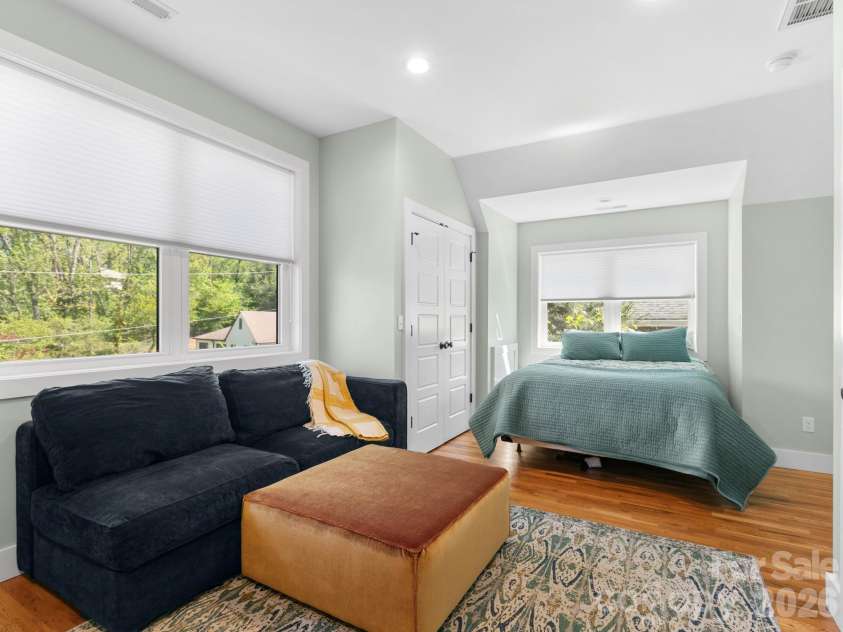 46 Rumbough Place, Asheville, NC 28806.  MLS# CAR4368330, YatesRealty ID 20783. 