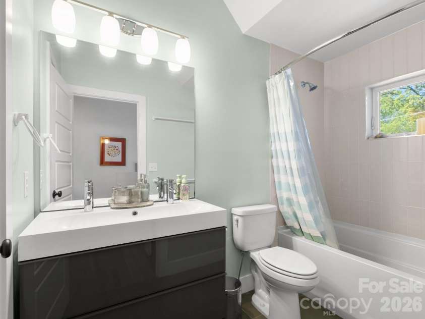46 Rumbough Place, Asheville, NC 28806.  MLS# CAR4368330, YatesRealty ID 20783. 