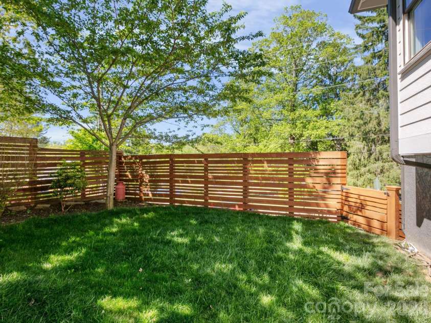 46 Rumbough Place, Asheville, NC 28806.  MLS# CAR4368330, YatesRealty ID 20783. 