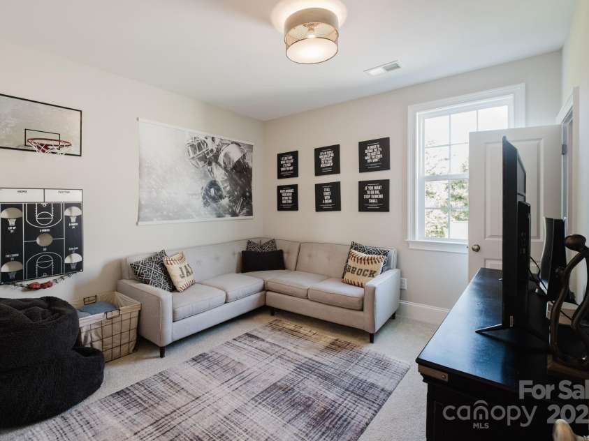 15103 Cimarron Hills Lane, Charlotte, NC 28278.  MLS# CAR4269085, YatesRealty ID 20784. 
