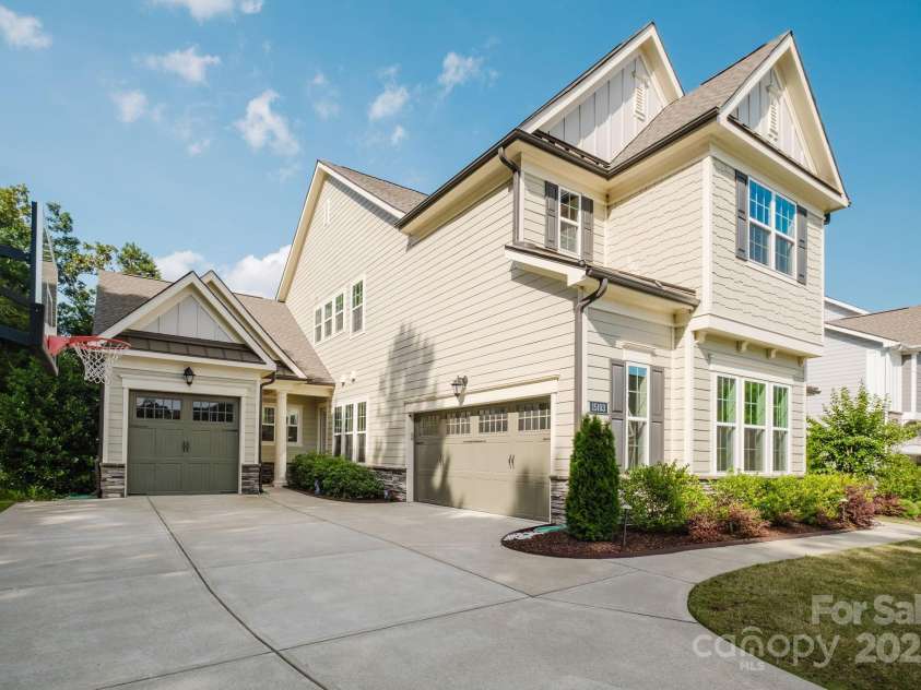 15103 Cimarron Hills Lane, Charlotte, NC 28278.  MLS# CAR4269085, YatesRealty ID 20784. 